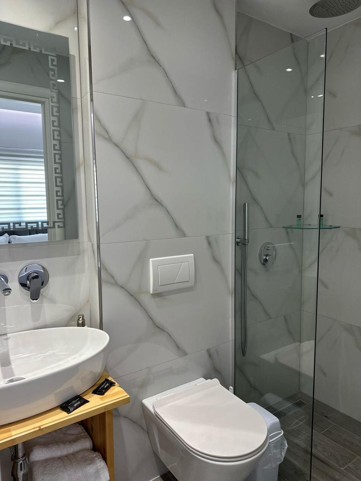 Luxury Villa Alisja Sarande With Private Beach Kültér fotó